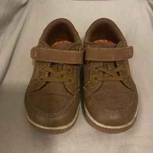 Toddler boy surprize by stride rite shoes